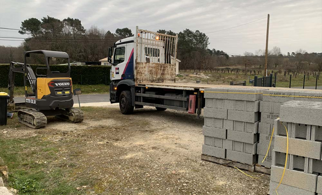 Préparation du terrain avec mur en cours de fondation, Cézac, MCRA 33