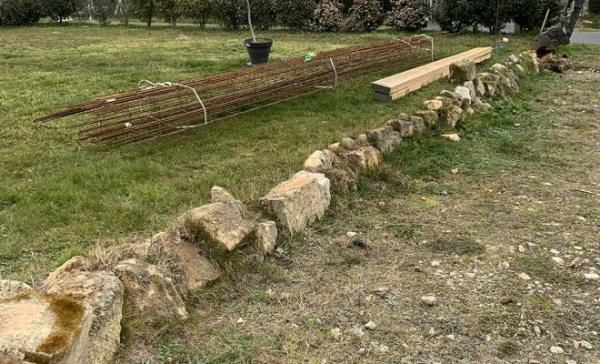 Préparation du terrain avec mur en cours de fondation, Cézac, MCRA 33